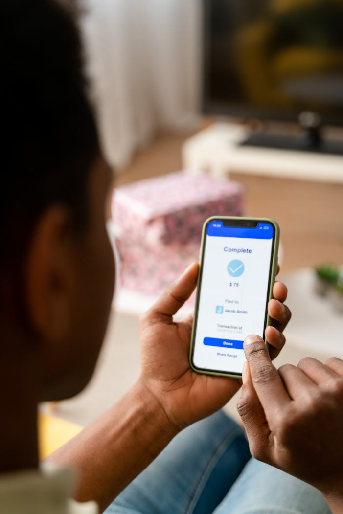 A person using the Texas Foot Orthotics website pain quiz to manufacture a custom orthotics